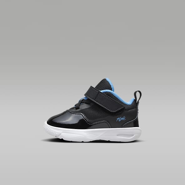 Black nike velcro shoes deals